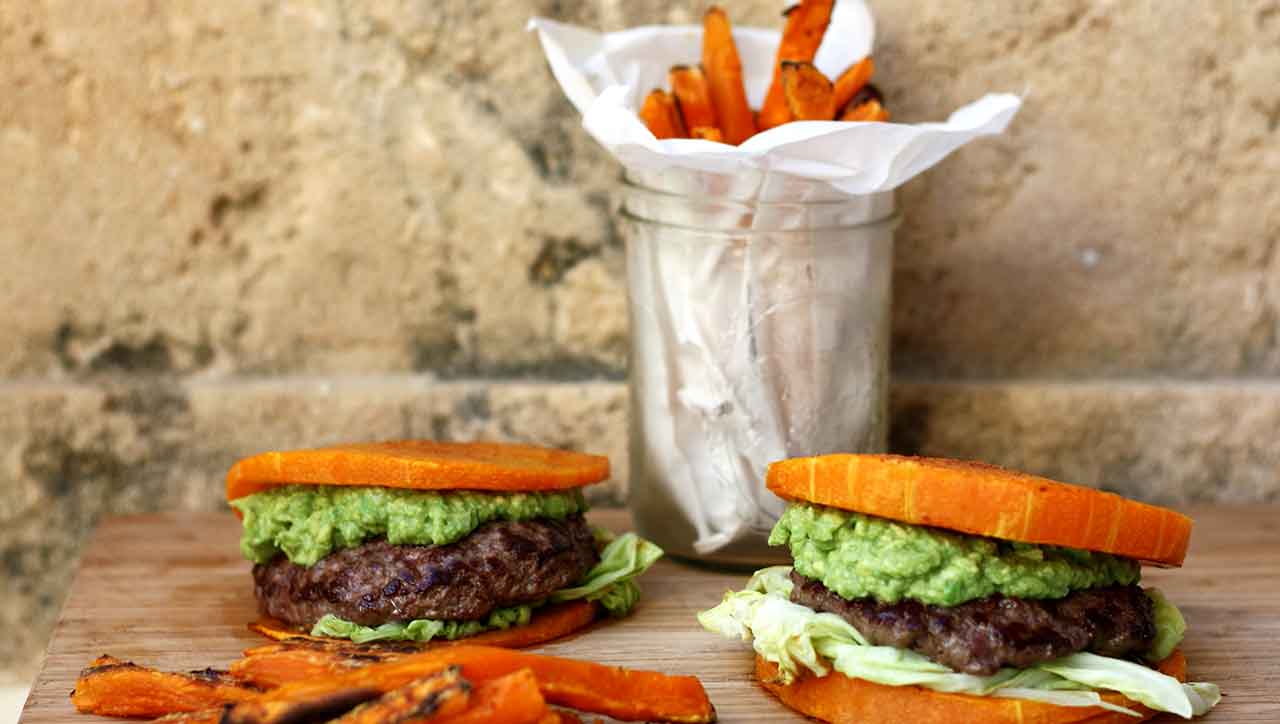 Burger mit Pommes