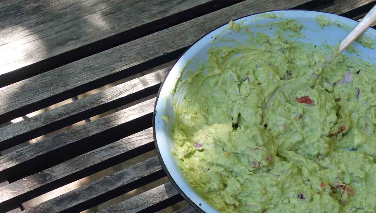 Guacamole: Der Klassiker einfach selbst gemacht - Paleo360.de