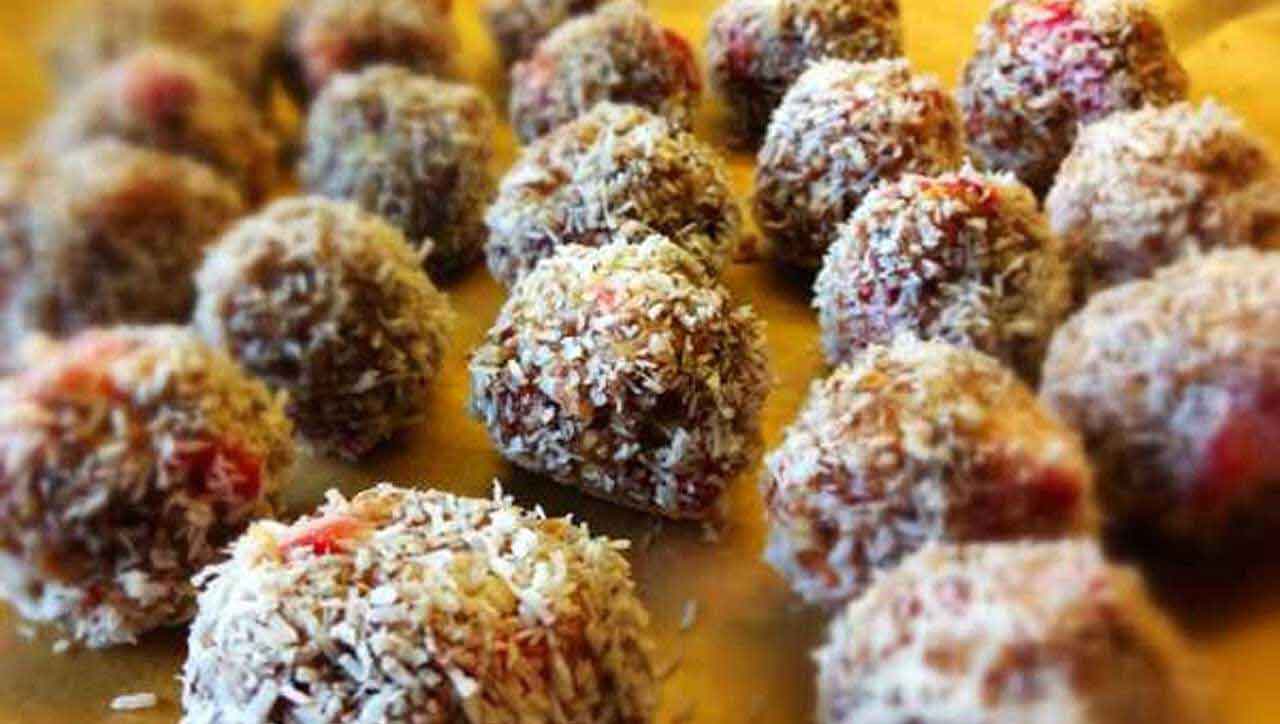 Erdbeer Nussbällchen - Paleo360