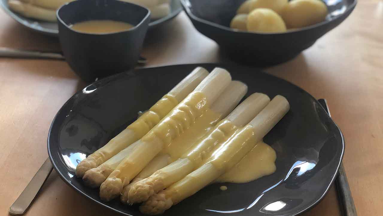 Spargel mit super simpler Sauce Hollandaise Paleo360.de