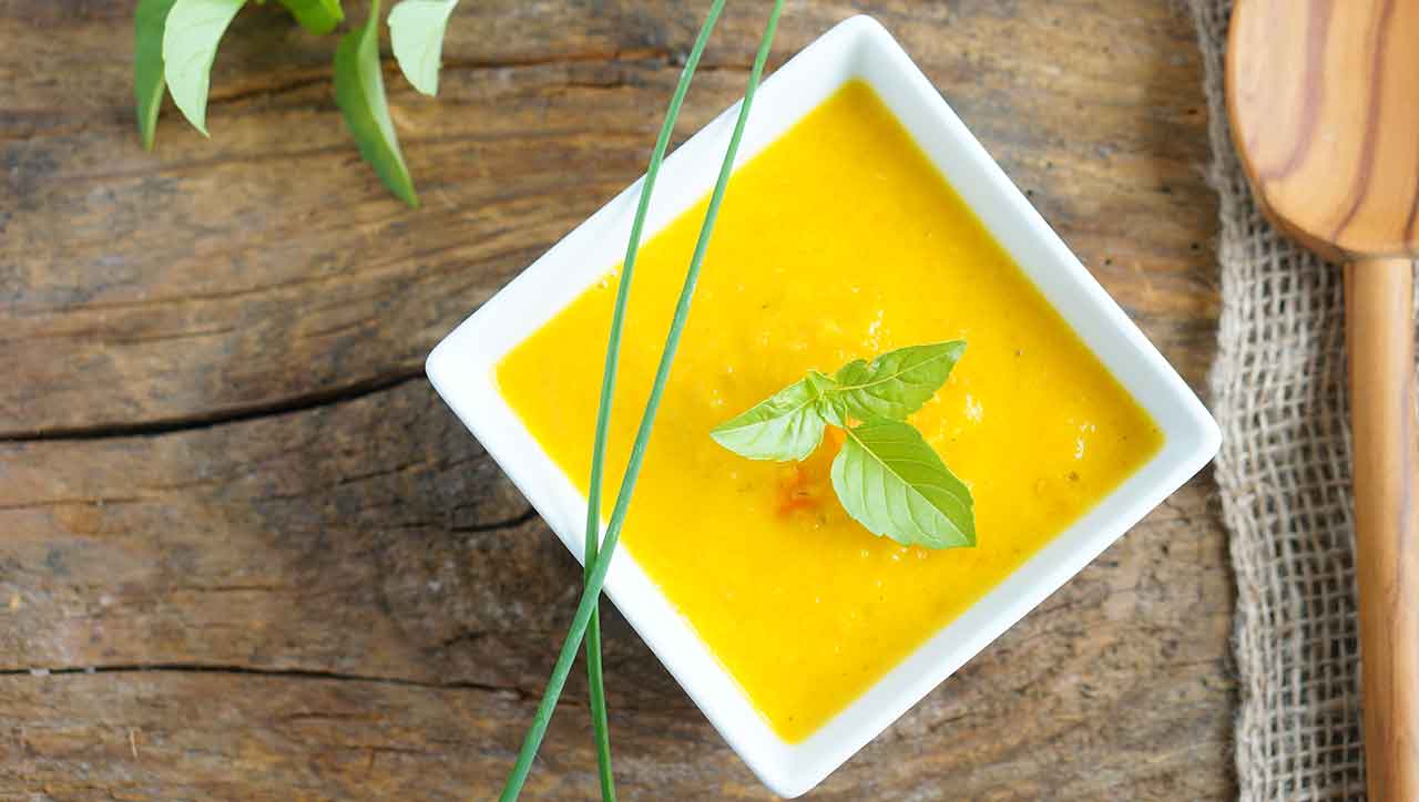 Scharfe Karottensuppe mit Mango