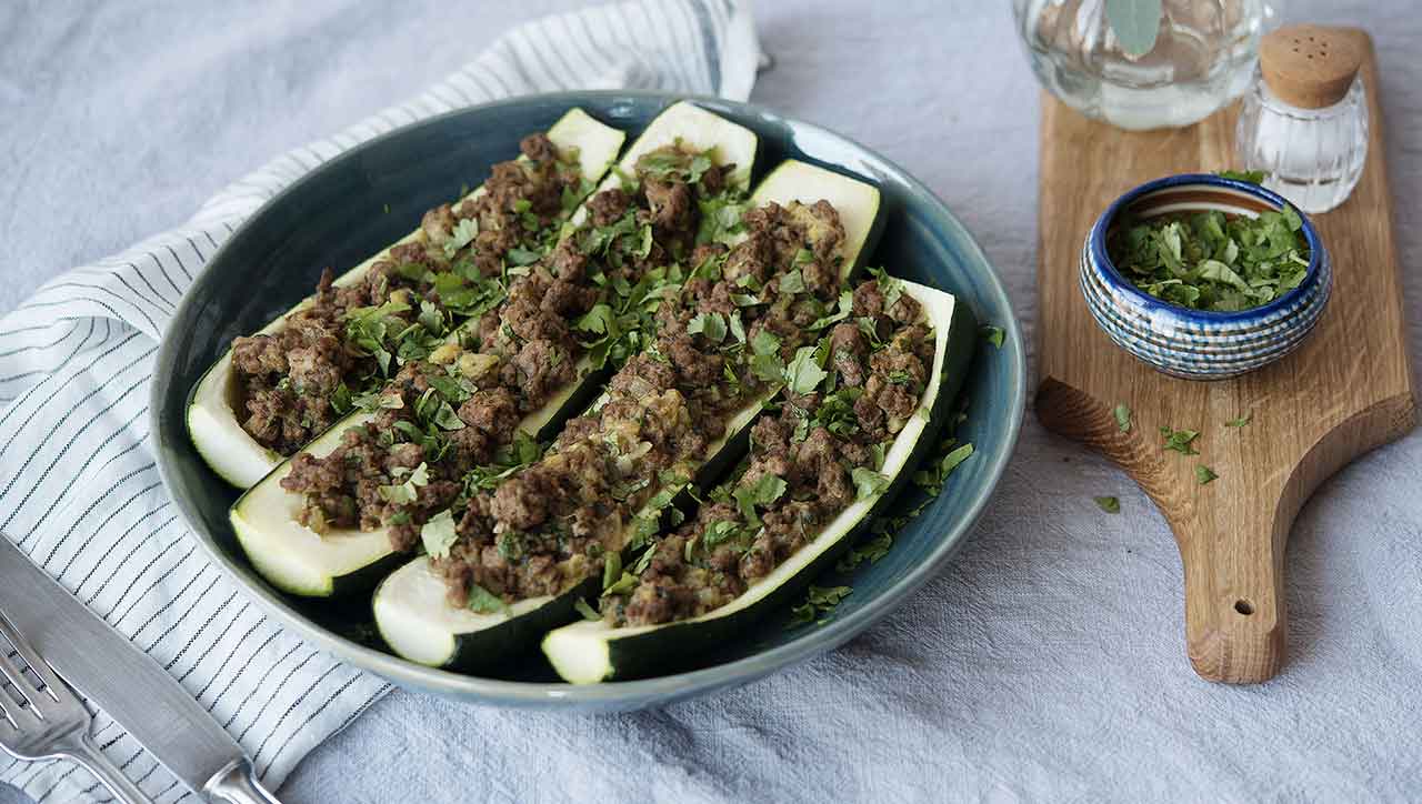 Gefüllte Zucchini mit exotischer Hackfleischsauce (Fotos: © kitchenstories)