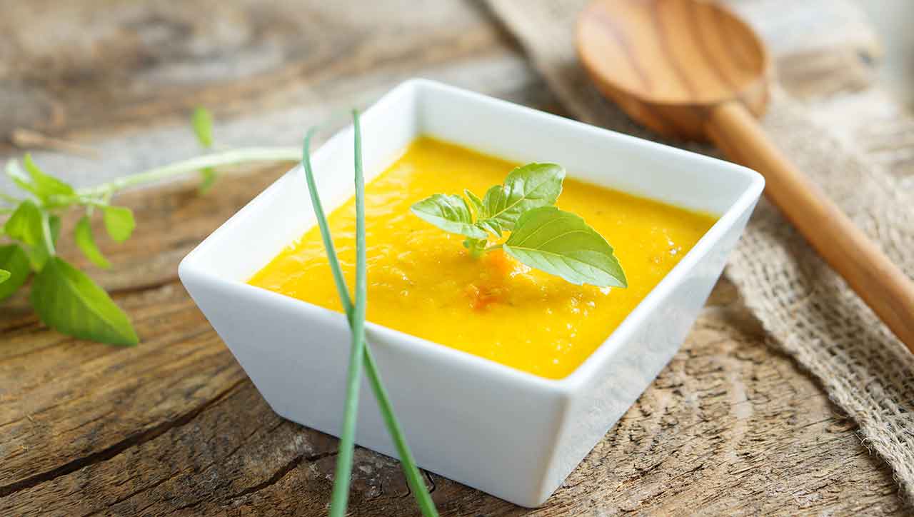 Scharfe Karottensuppe mit Mango – Paleo360.de