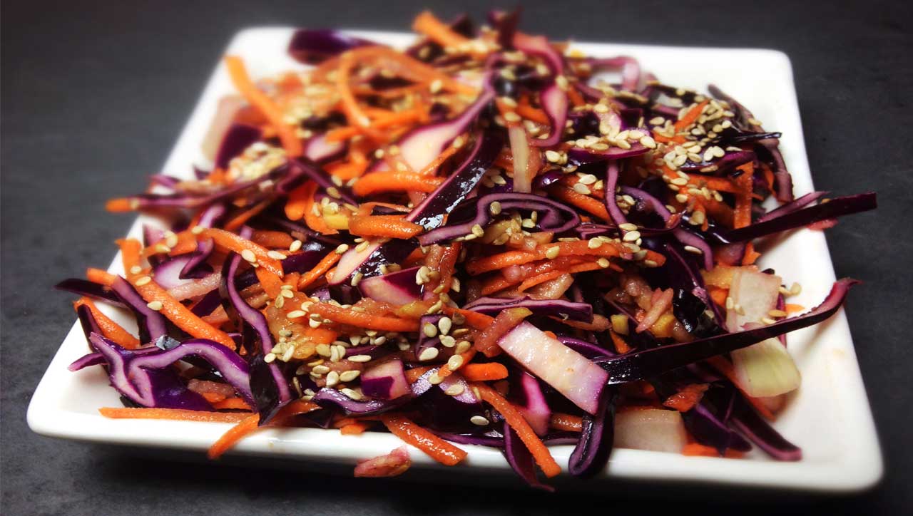 Coleslaw oder: Rotkohl-Karotten-Apfel Salat