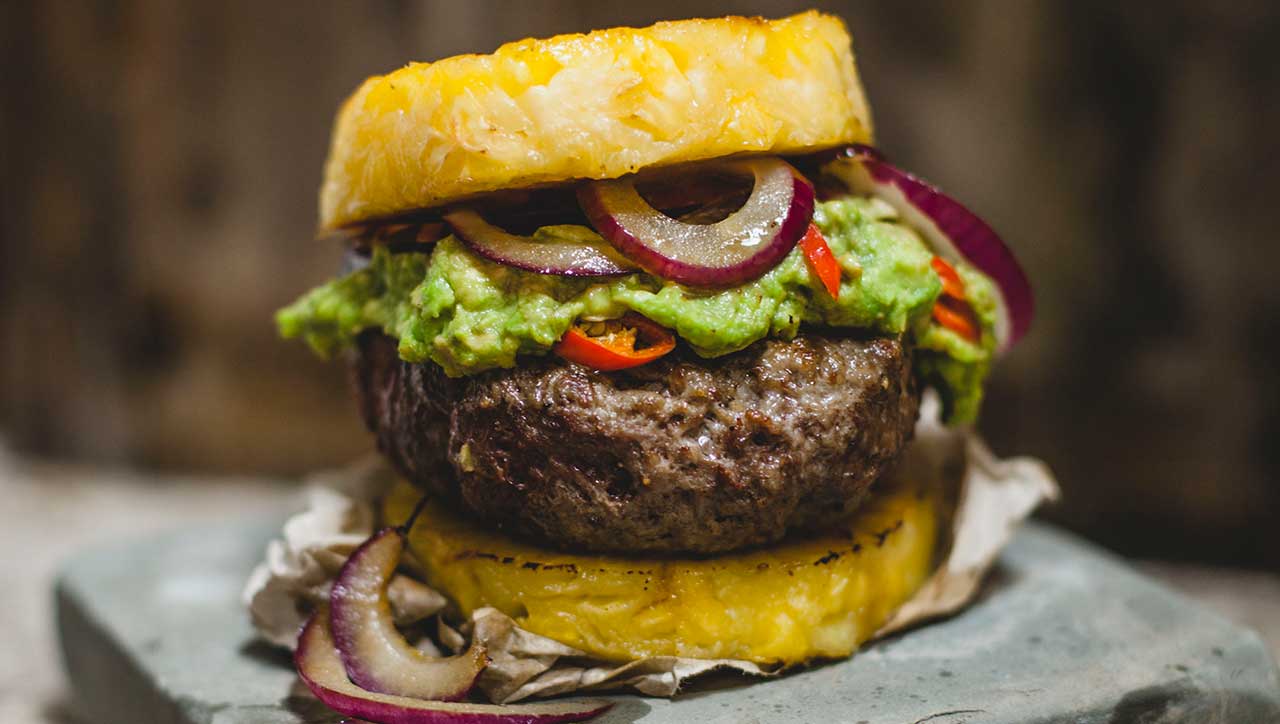 Was für eine Kombination: Paleo Hamburger mit Ananas