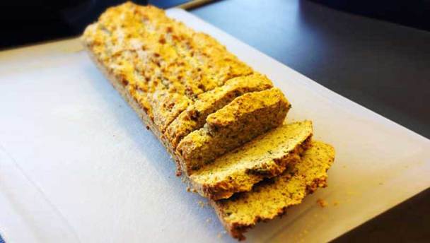 Glutenfreies Brot mit frischen Kräutern – Paleo360.de