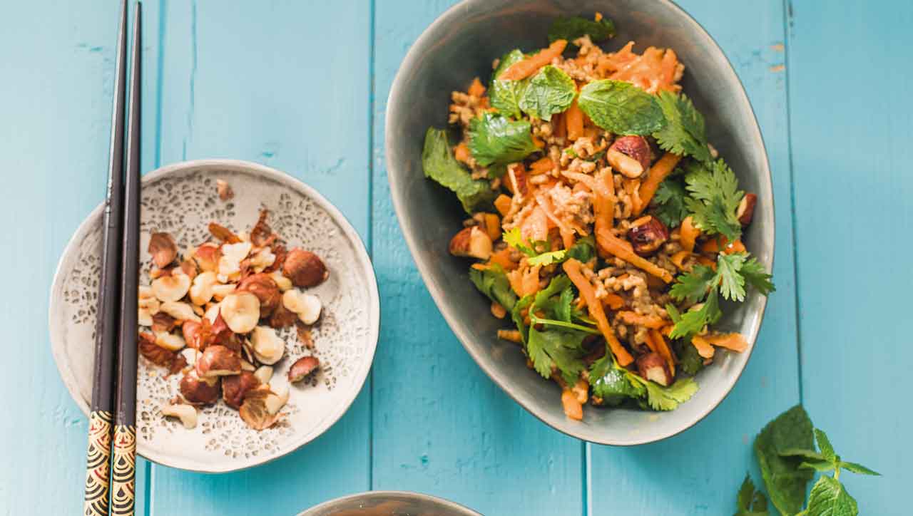 Haselnuss-Karotten Salat mit Hackfleisch – Paleo360.de