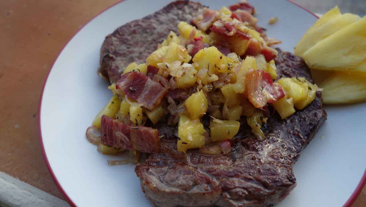 Rib Eye mit karibischer Ananas Salsa