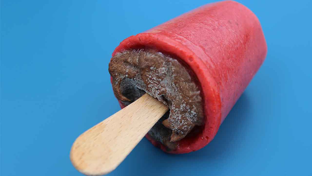 Gefülltes Schoko Erdbeer Eis – Paleo360.de
