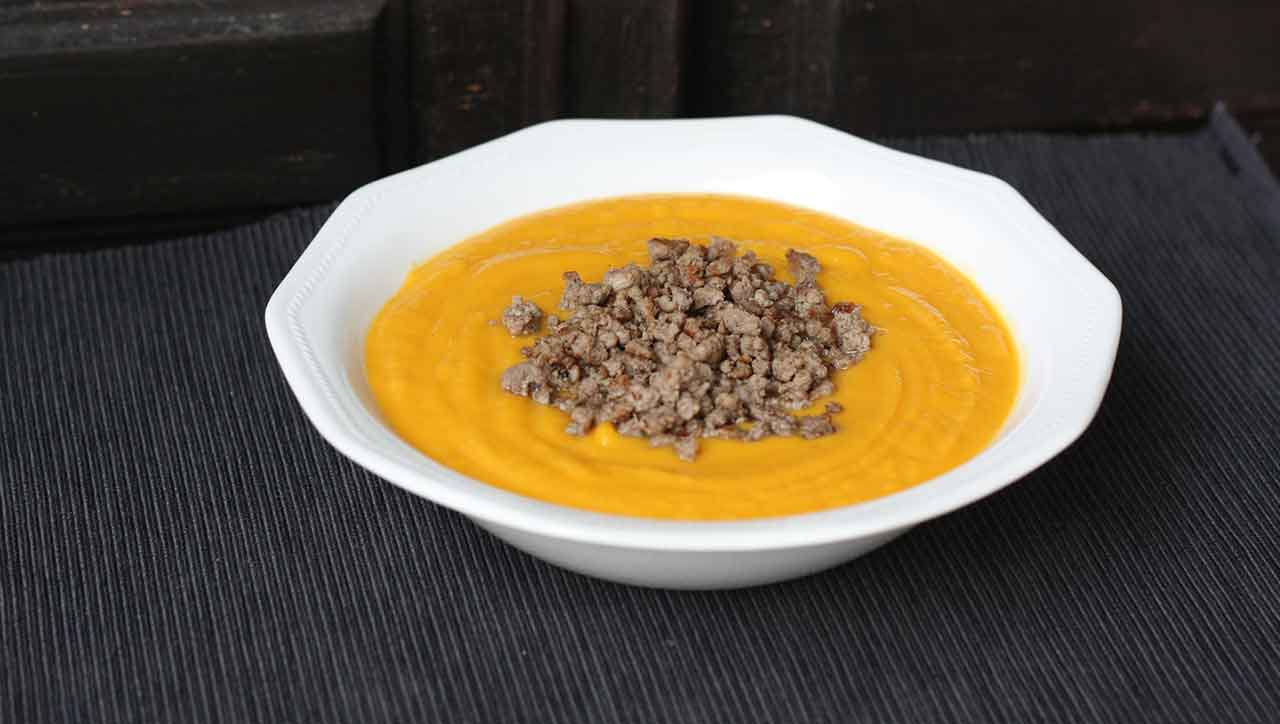 Butternut Kürbissuppe mit Hackfleisch