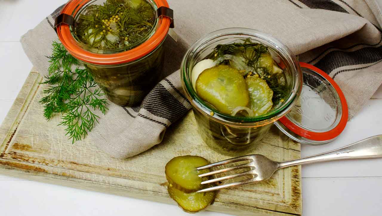 Eingelegte Gurken: Peppen nicht nur deinen Paleo-Burger auf!