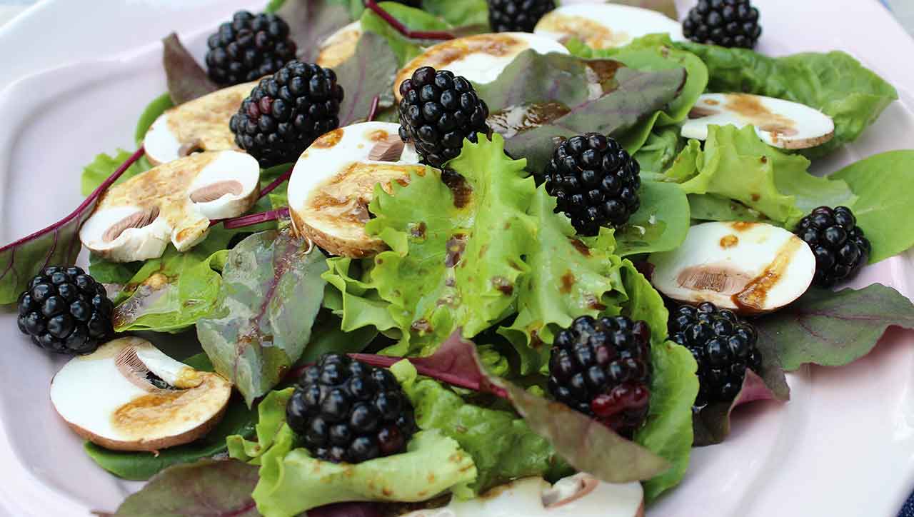 Beeren, Pilze und ein tolles Dressing - Sommersalat deluxe