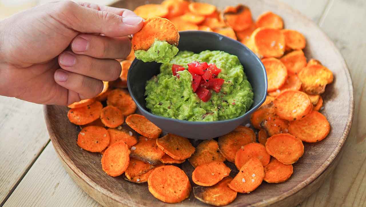 Zu Recht ein Lieblingssnack: Süßkartoffel Nachos mit Guacamole