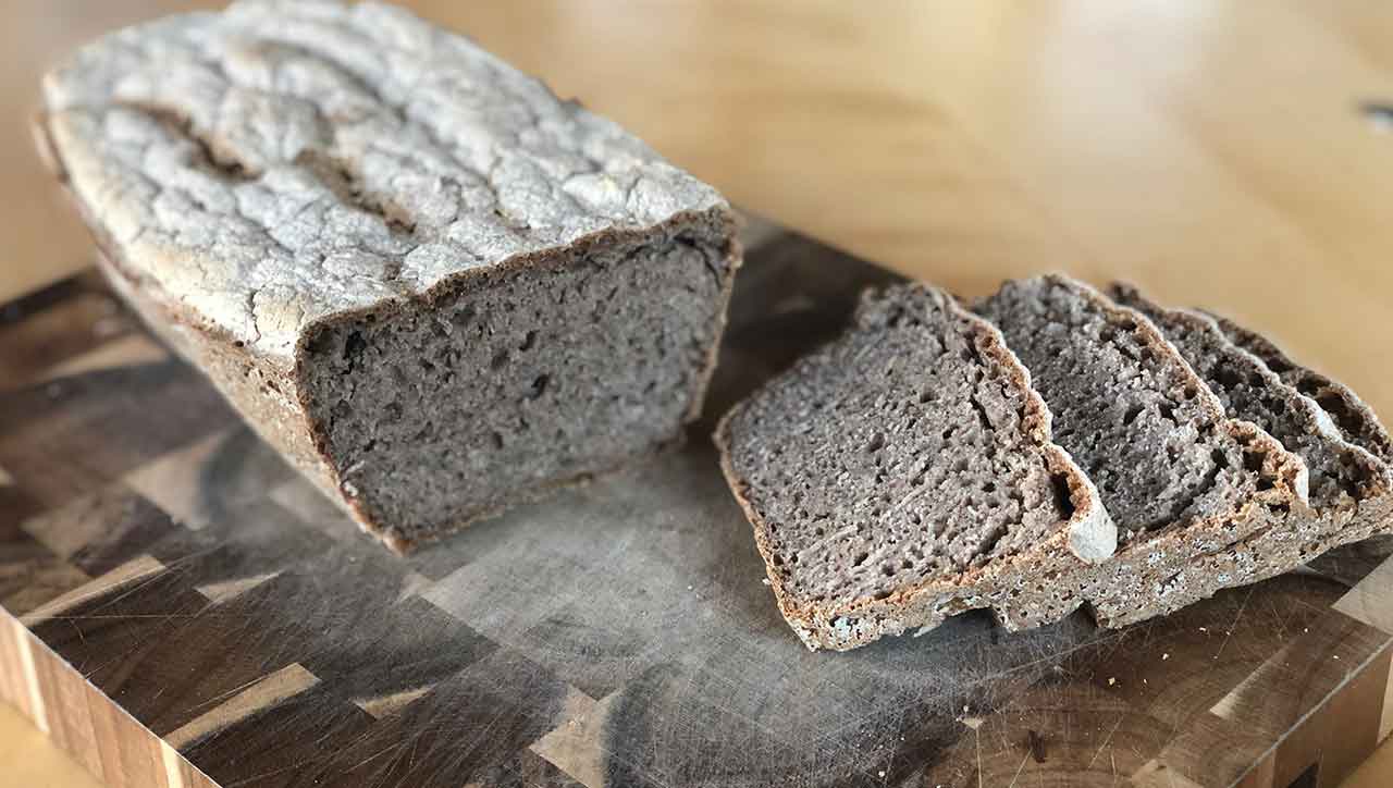 Ein selbst fermentiertes Sauerteigbrot backen ist eine Erfahrung