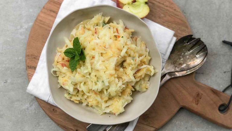 Frischer Kohlrabisalat mit Apfel und Minze - Paleo360.de