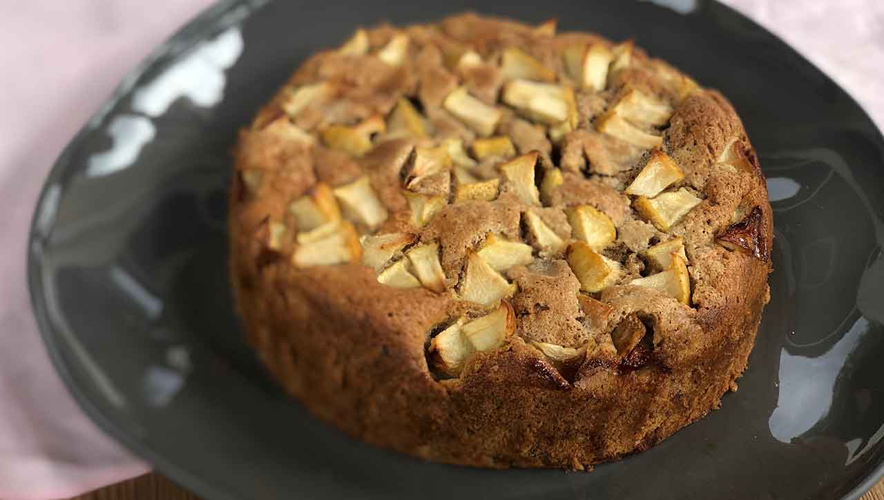 Herbstlicher Kastanienkuchen mit saftigen Äpfeln - Paleo360.de