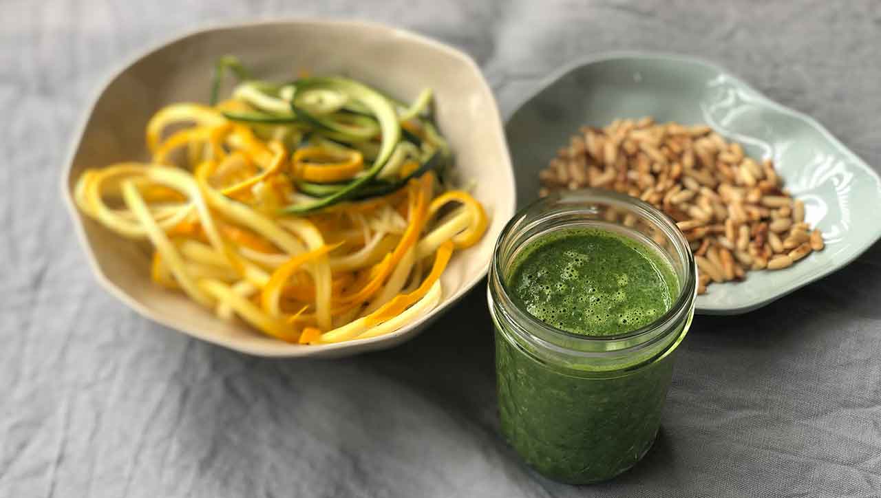 Grün, grüner, Zoodles mit Spinatsoße