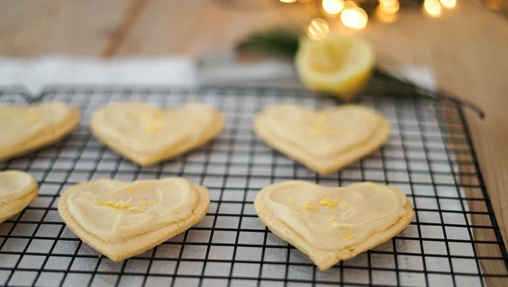 Hauchdünne Zitronenherzen glutenfrei backen - Paleo360.de