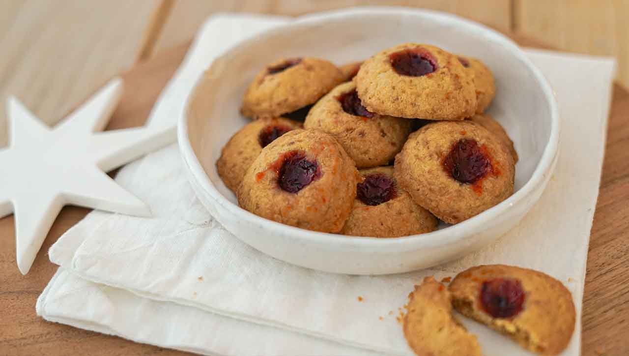 Buttrig nussig mit Marmeladenklecks: Die Husarenkrapferl