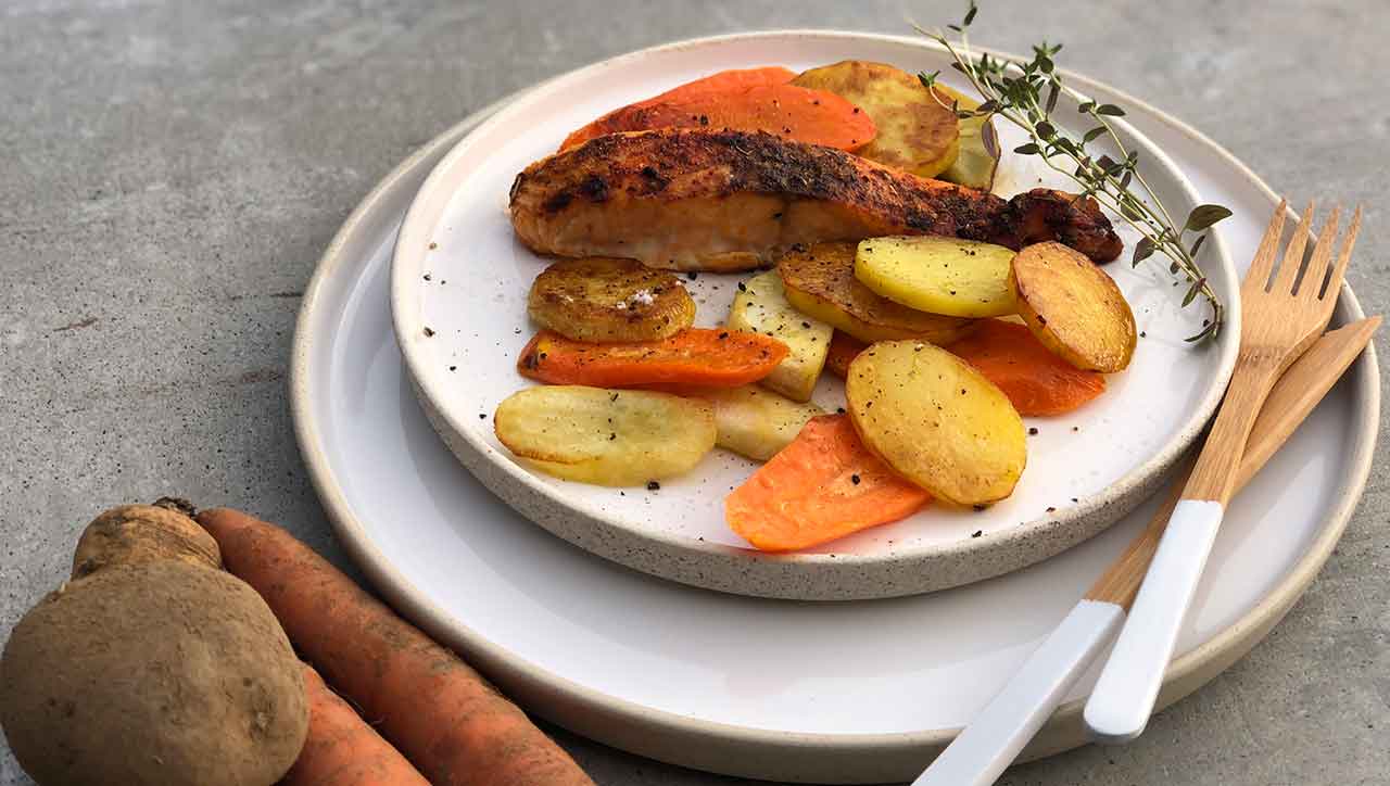 Lachsfilet mit Wurzelgemüse: ein Alltagsklassiker - Paleo360.de