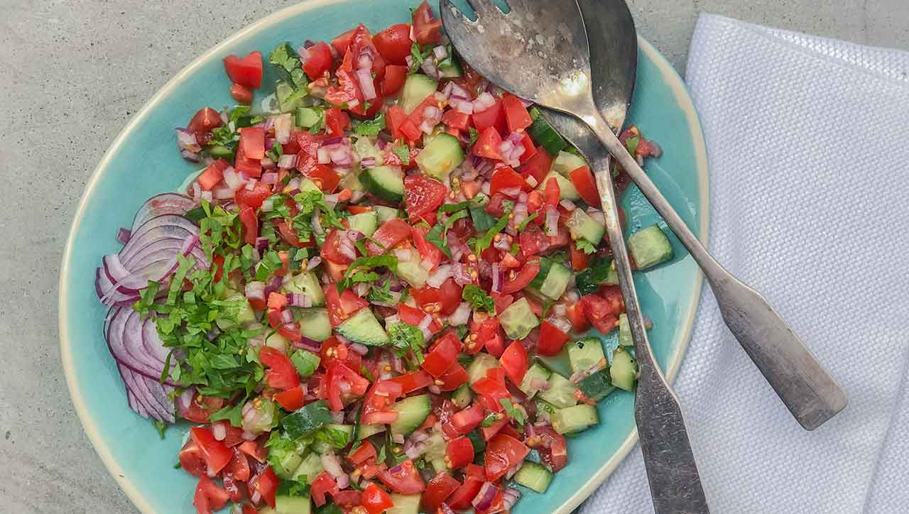 Tomate, Gurke, Kräuter: Der Shirazi Salat ist schnell fertig