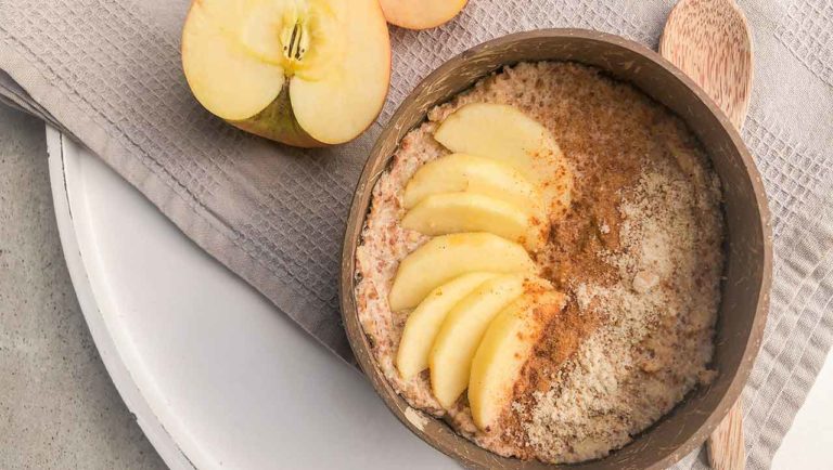 Apfel-Zimt Porridge als warmes Frühstück – Paleo360.de