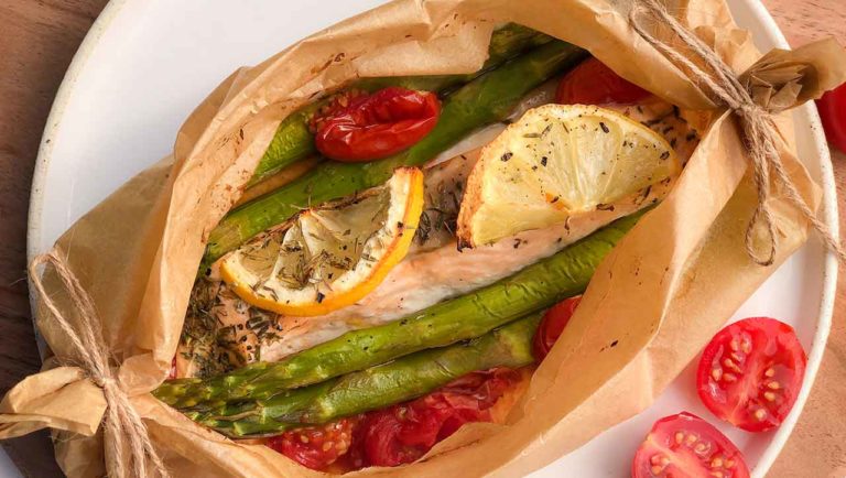 Lachs-Spargel Päckchen aus dem Ofen – Paleo360.de