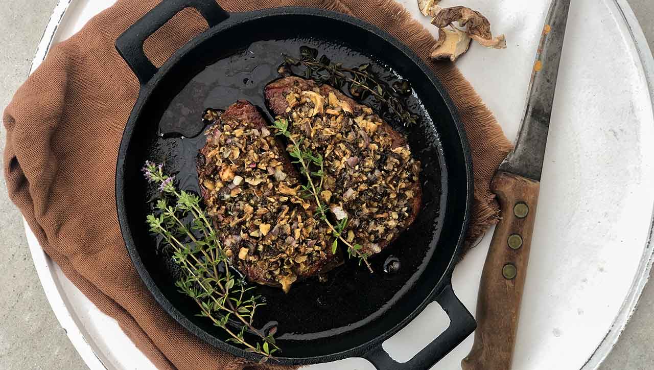 Probier mal was Neues in der Pfanne, z.B. das Steak mit Pilzkruste